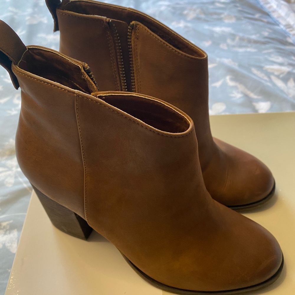 Leather boots, size 7